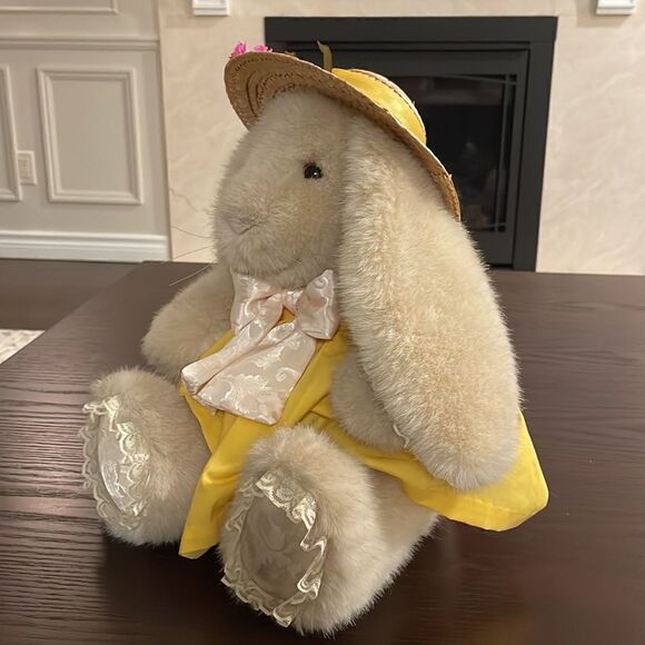 R. Dakin Rabbit Hare in Yellow Sun Dress, Straw Hat and Bow Excellent Condition - Picture 2 of 12